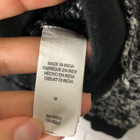 Lucky Lotus Oversized Black White LS Sweater M - Picture 5 of 6